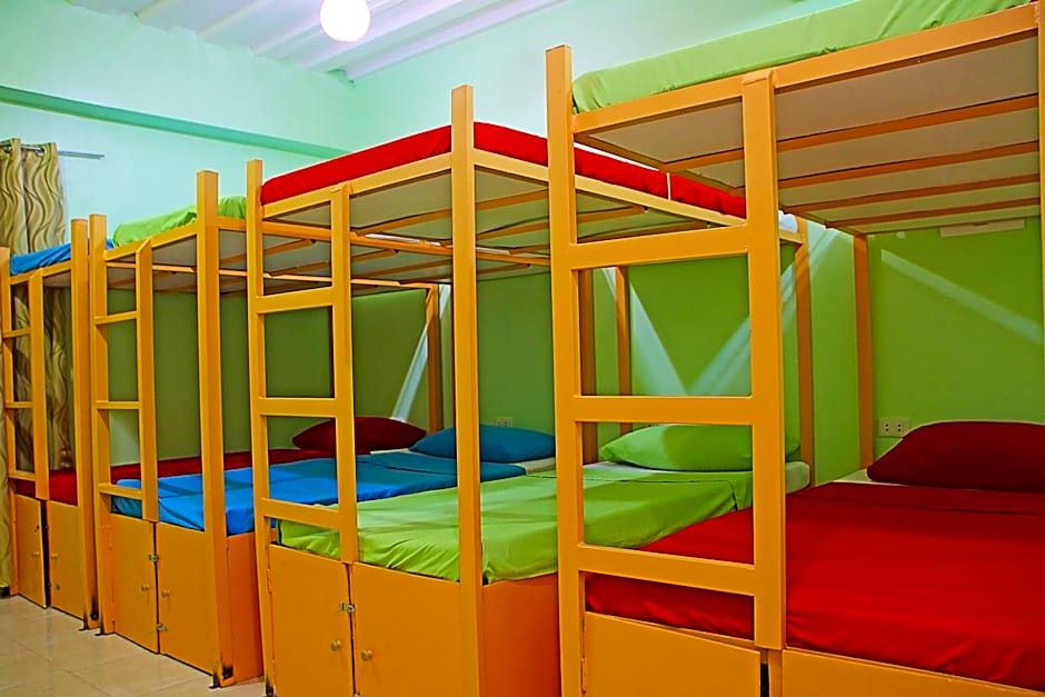 Antwet Backpacker's Inn & Rooftop Bar