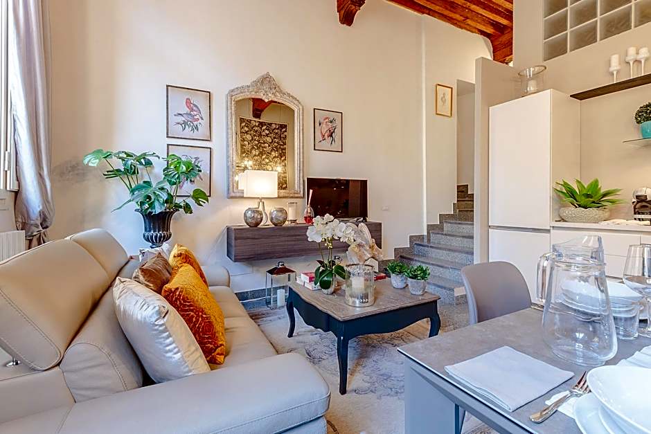 Casa Arias in Lucca With 2 Bedrooms and 1 Bathrooms