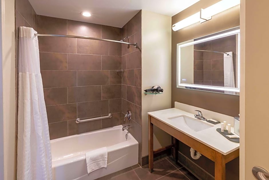 La Quinta Inn & Suites by Wyndham Tulsa Downtown - Route 66