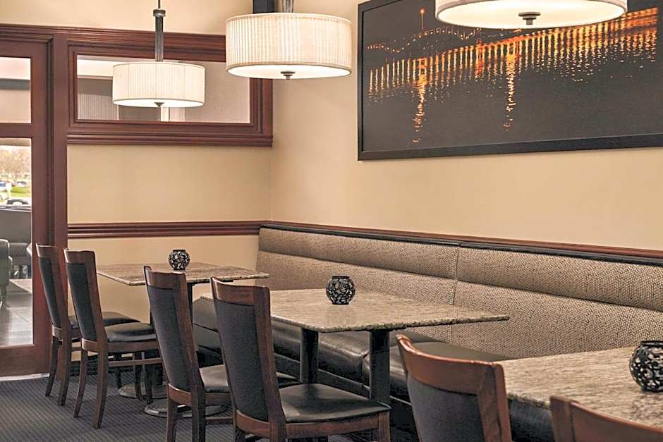 Radisson Hotel & Conference Center Rockford