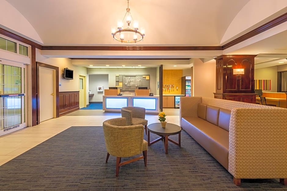 Holiday Inn Express State College at Williamsburg Square By IHG