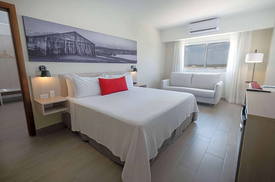 Super 8 by Wyndham Manzanillo