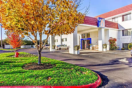Motel 6-Portland, OR - Tigard West