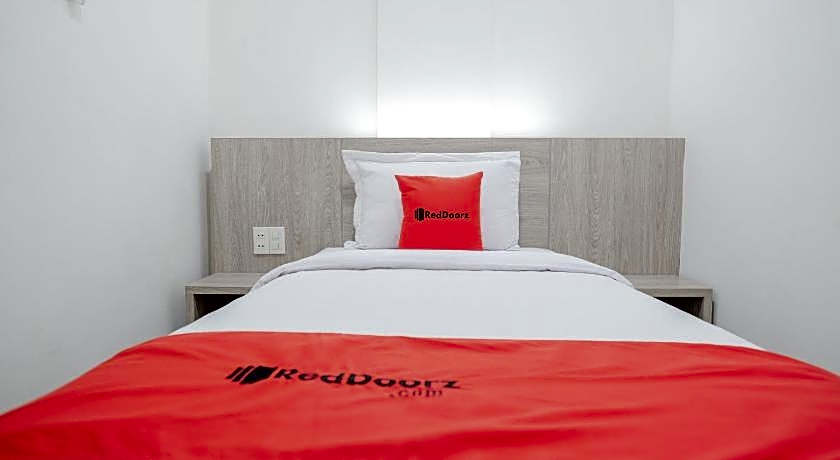 RedDoorz Plus @ Jalan Juanda Medan