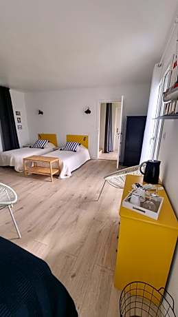 Family Room with Garden View