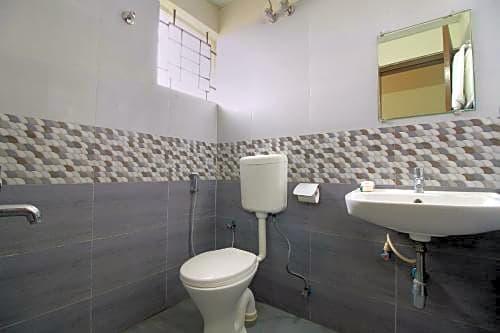 OYO 9419 Manu Residency