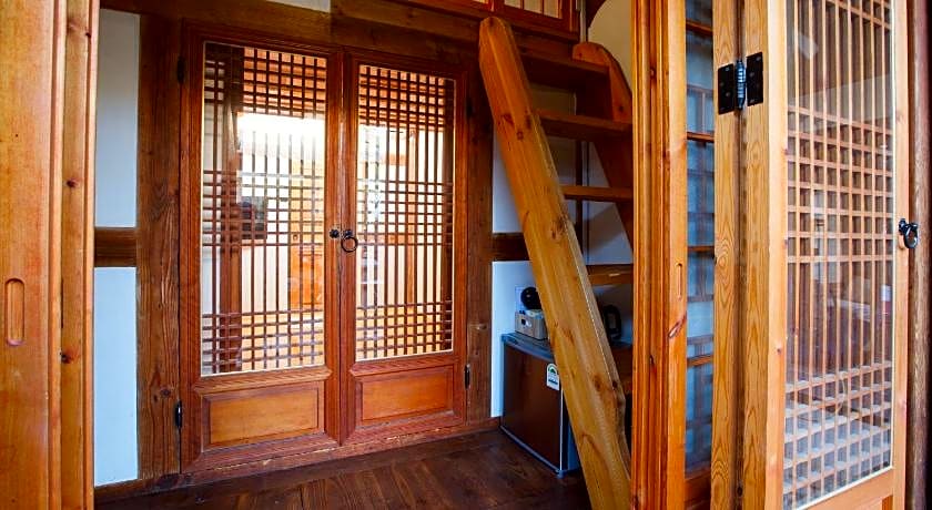 Gaeunchae Hanok Guesthouse Jeonju 2 (Korea Quality)