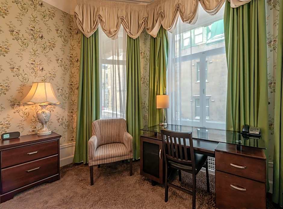 Le Chateau de Pierre - Par Aneyro