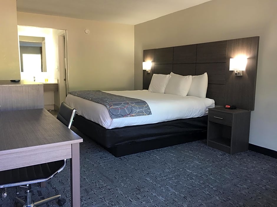 Days Inn & Suites by Wyndham Charleston Airport West