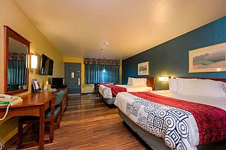 Queen Room with Two Queen Beds - Non-Smoking