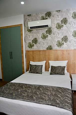 Deluxe Studio
