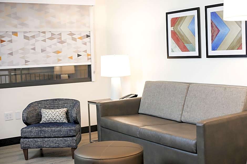 Holiday Inn & Suites St. Cloud By IHG