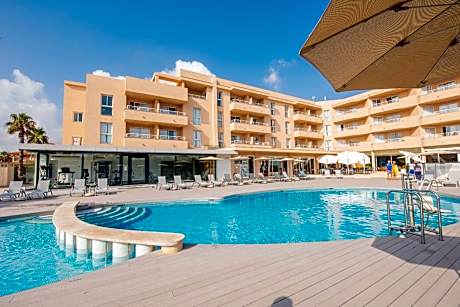 One-Bedroom Apartment (2 Adults + 2 Children)