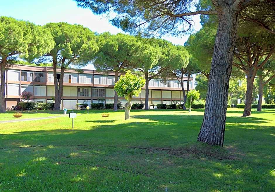 IssTravel, Holiday Homes in Marina di Bibbona from 400 to 900 meters from the sea, apartments 6 beds with private outdoor area