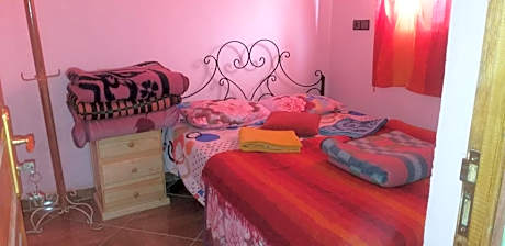 Merzouga Quiet apart &camels trecking