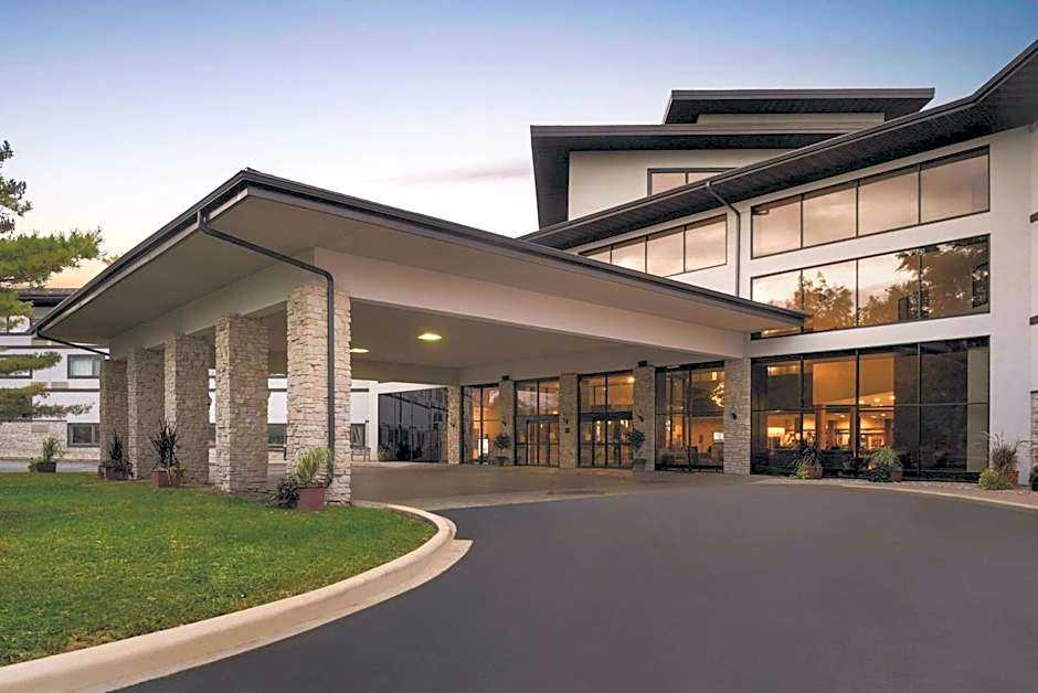 Photo 1 of 48 of Oneida Casino Hotel