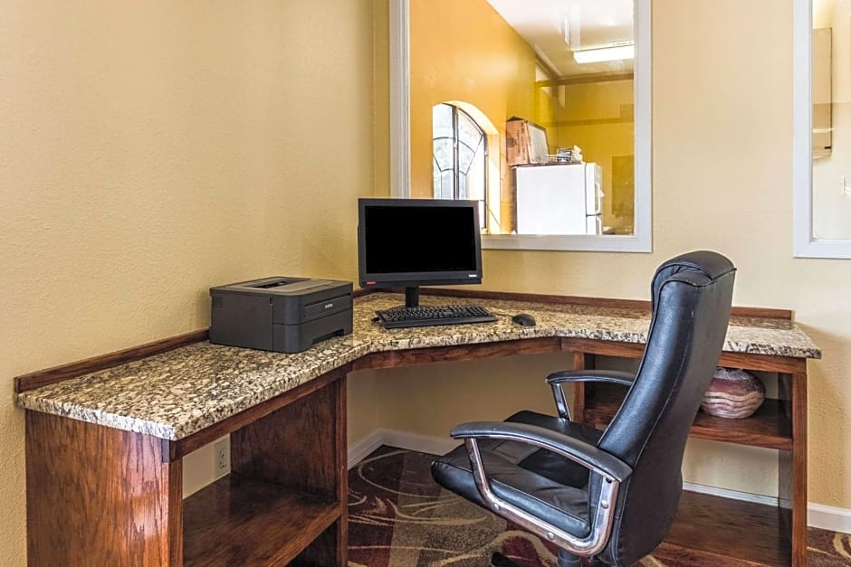 Quality Inn University Near Downtown