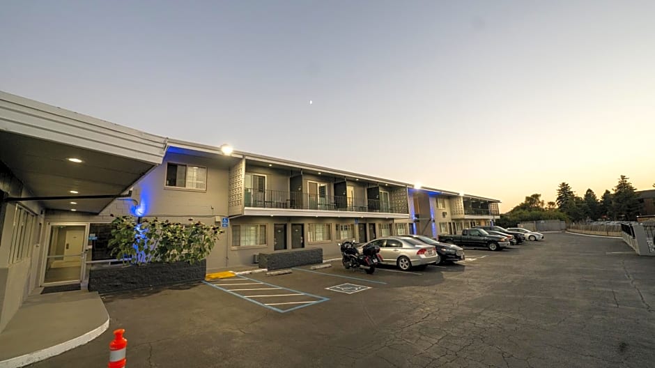 Seaside Inn & Suites