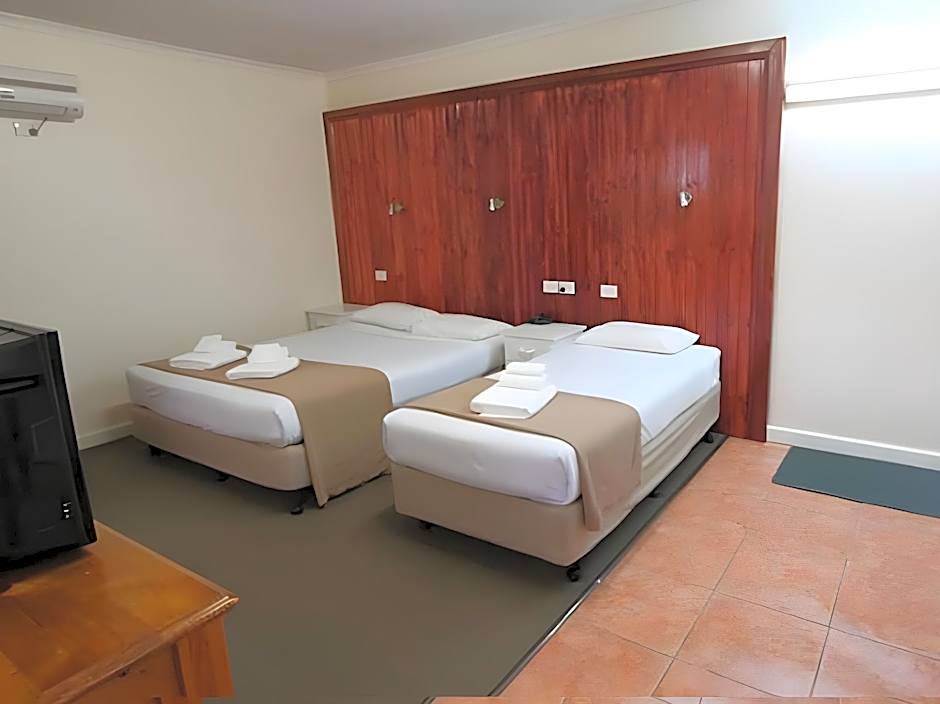 Lazy River Motor Inn