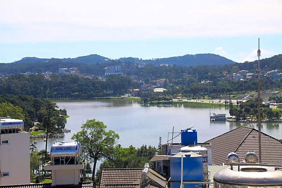 Pinus Hotel