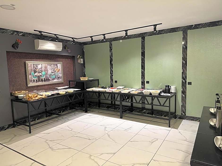 Marina Green Suite & Residence