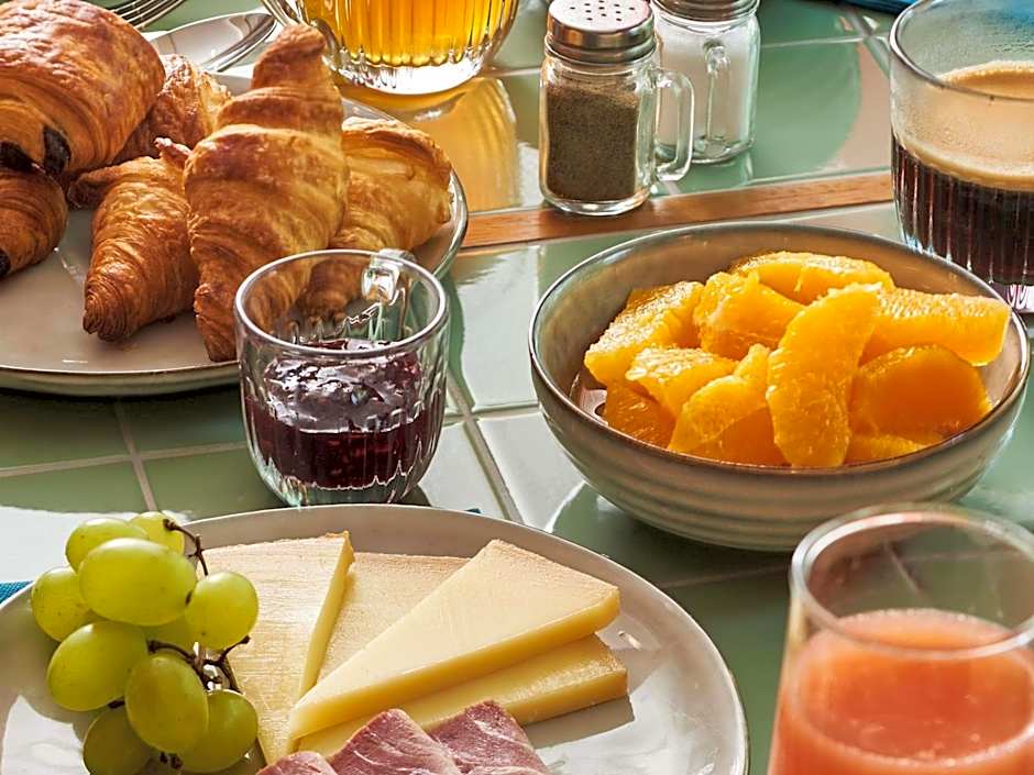 Mercure Paris Butte Montmartre Basilique