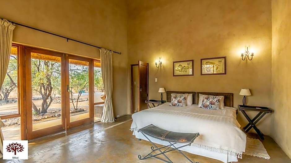 Zebula Golf and Wildlife Estate - Porcupine Strolling Pax 8 - Moi Signature Luxury villa