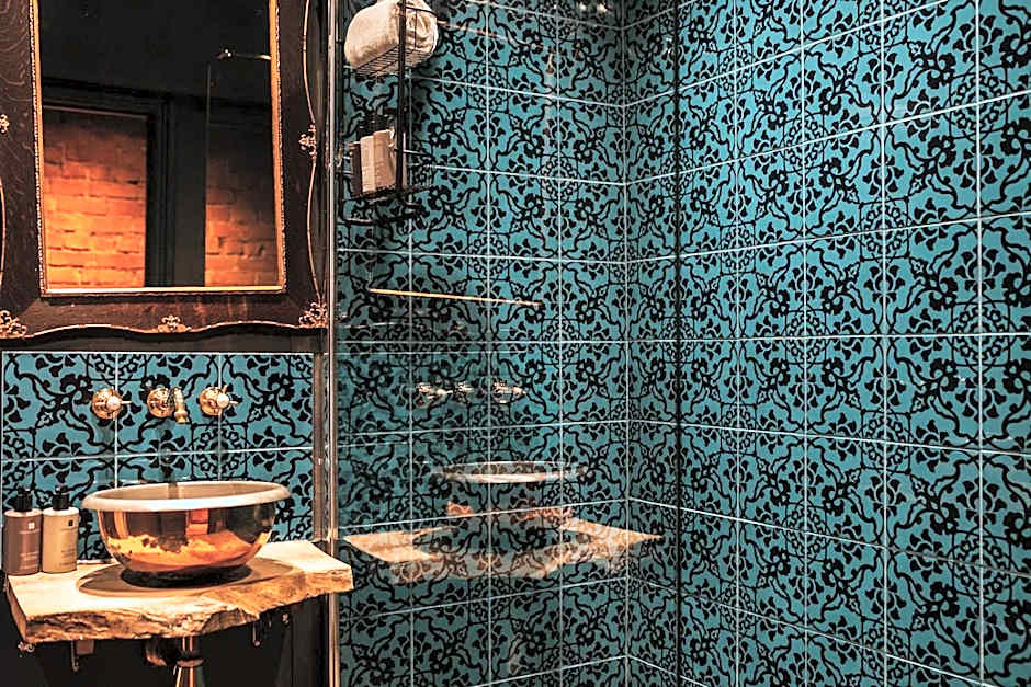 Le Petit Chateau & William de Percy