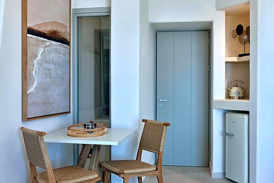 Apanemo Hotel & Suites