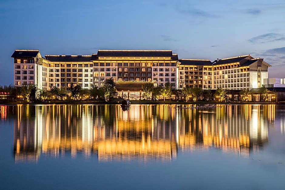 Crowne Plaza Wuxi Lake View By IHG