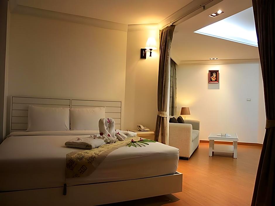 Summit Pavilion Hotel