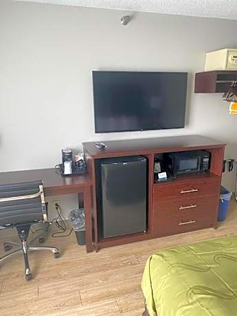 King Room with Accessible Tub - Accessible/Non-Smoking