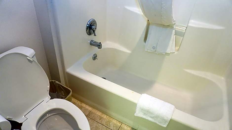 Baymont by Wyndham Arlington At Six Flags Dr