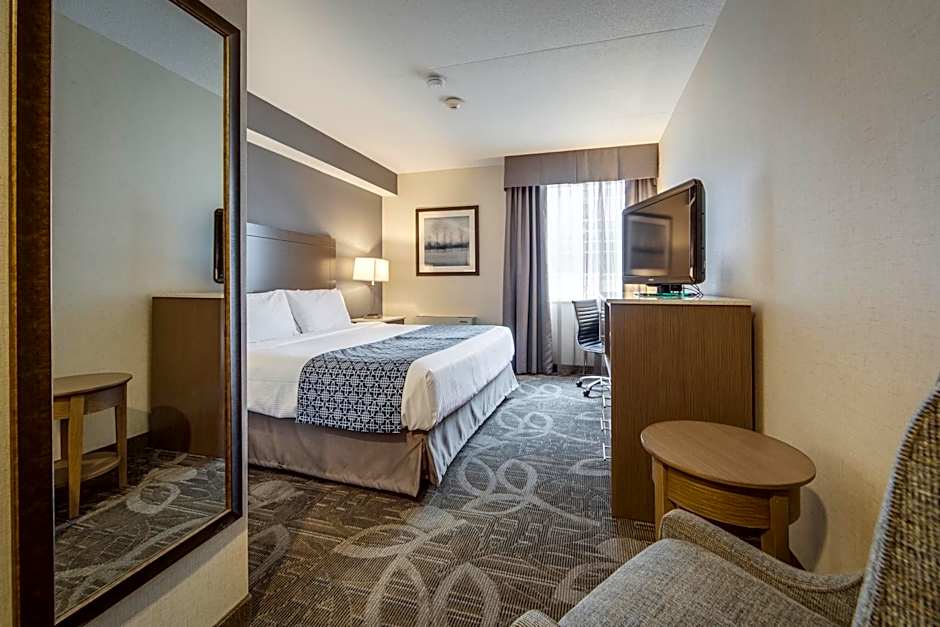 Monte Carlo Inns Airport Suites