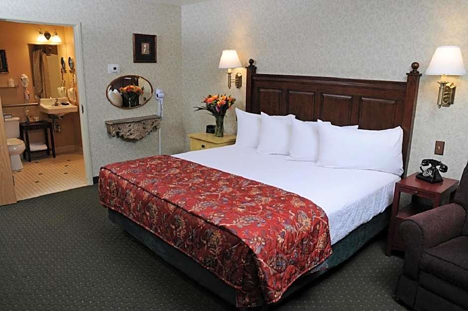 Pike's Waterfront Lodge