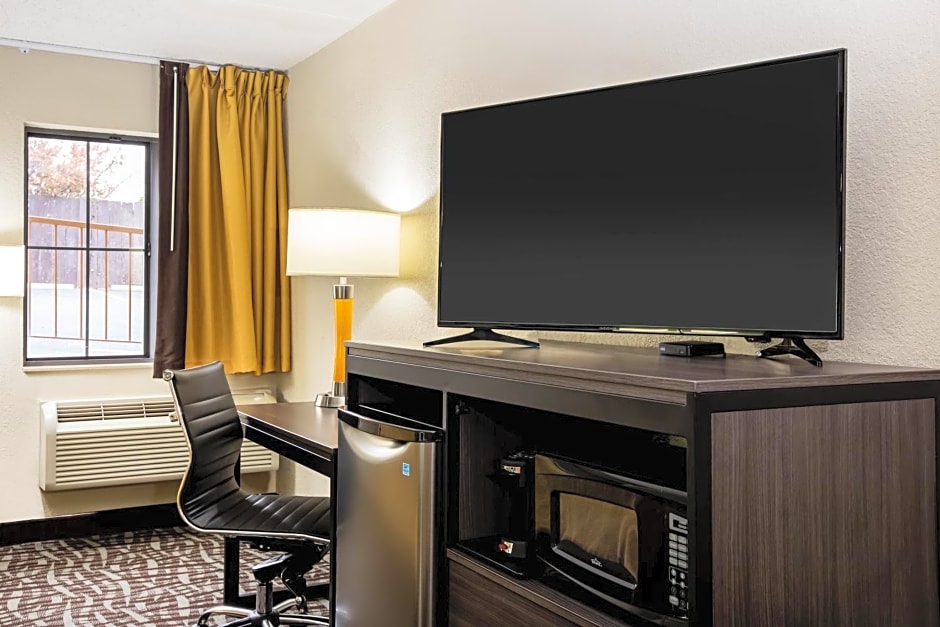 Super 8 by Wyndham Wichita East