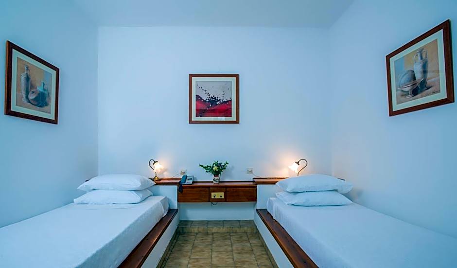 Hotel Delfinia
