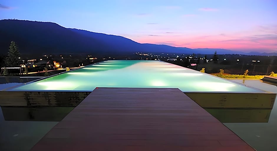 Toscana Valley Town Square Suites