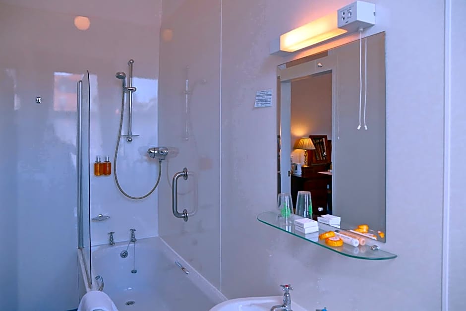 Saxonville Hotel