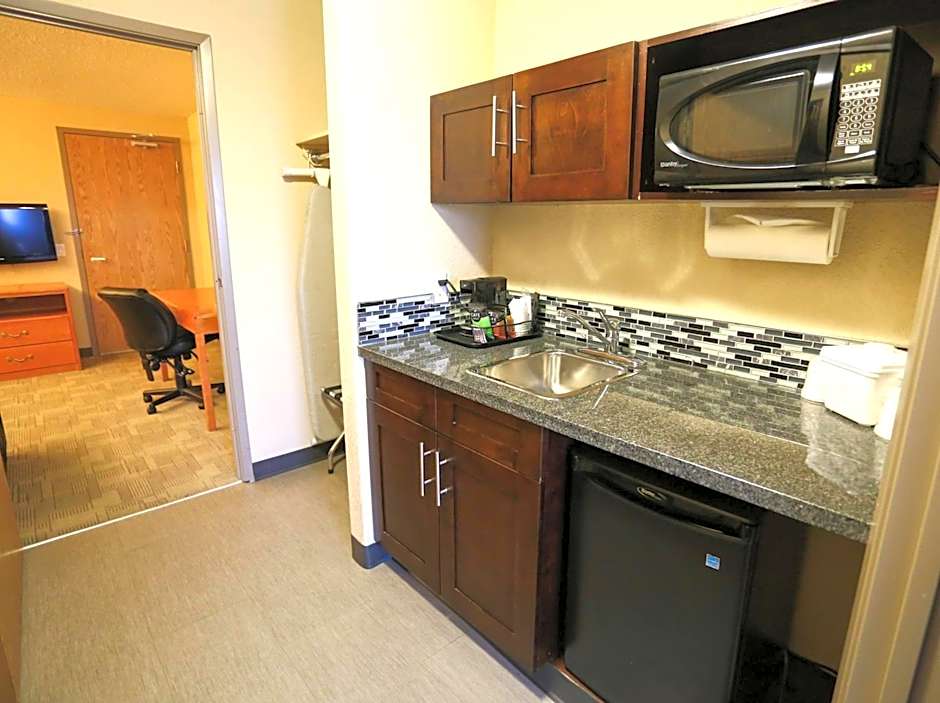 Prairie Crest Calgary Airport by IHG