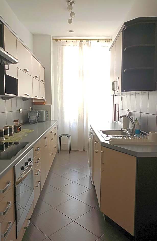 Babel Hostel, Dworzec PKP, Rynek