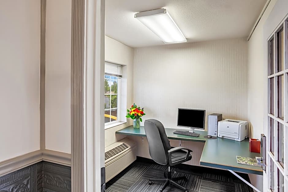 GuestHouse Inn & Suites Kelso