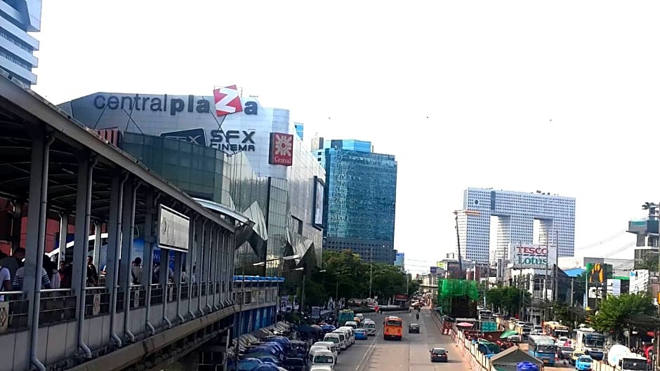 Iyarin@tuk Chang Ratchayothin Hotel