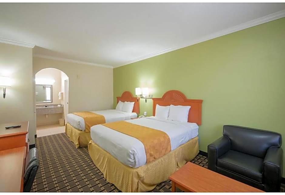 Photo 1 of 10 of 2 Queen Beds | Non-Smoking, Micfridge