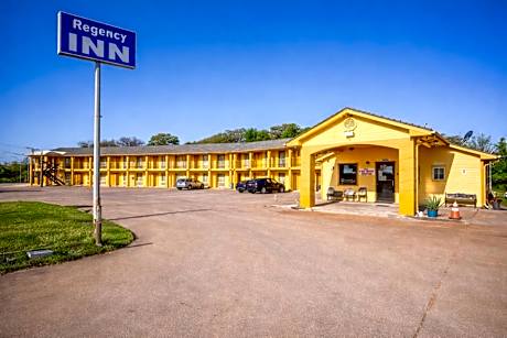 Regency Inn By OYO Rockdale TX