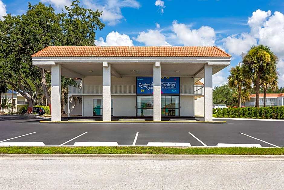 Travelodge by Wyndham Orlando Lake Buena Vista South