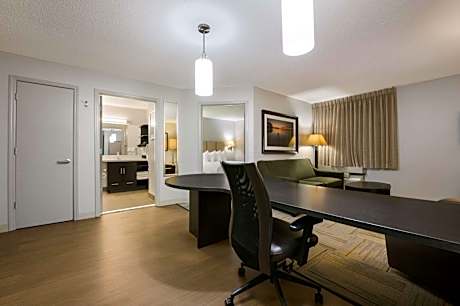 Mobility Accessible One Bedroom Suite Queen Roll-In Shower