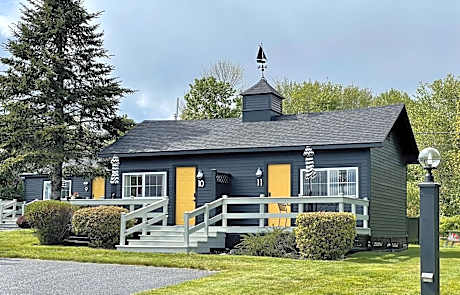 Seascape Motel & Cottages