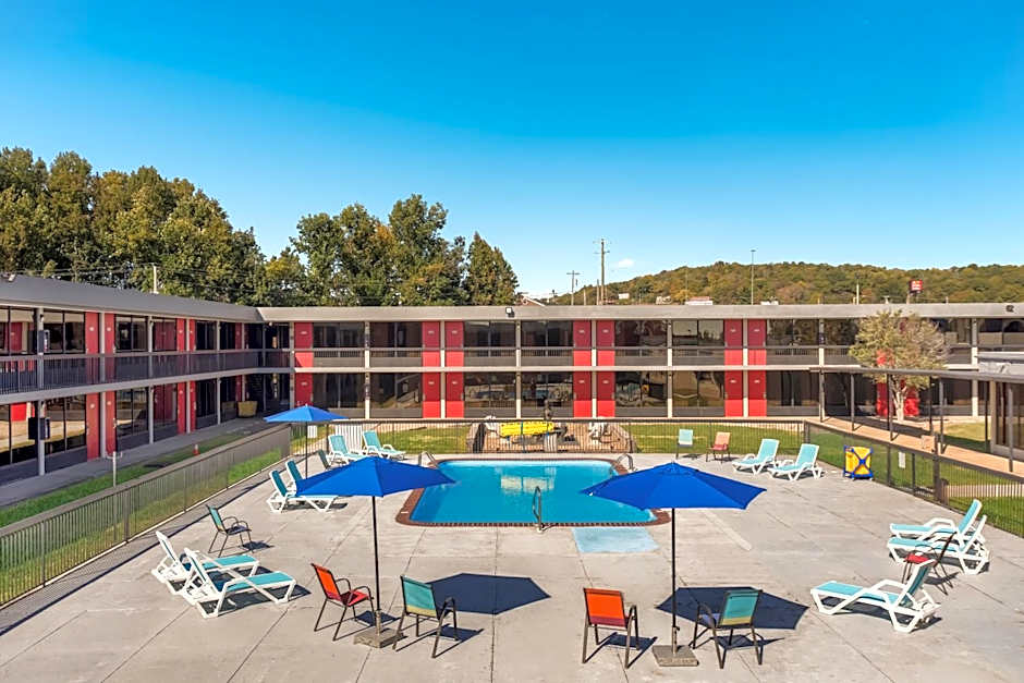 ECONO LODGE CAVE CITY
