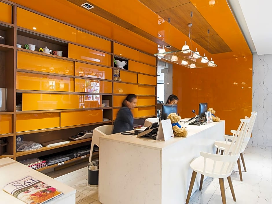 S Box Sukhumvit Hotel